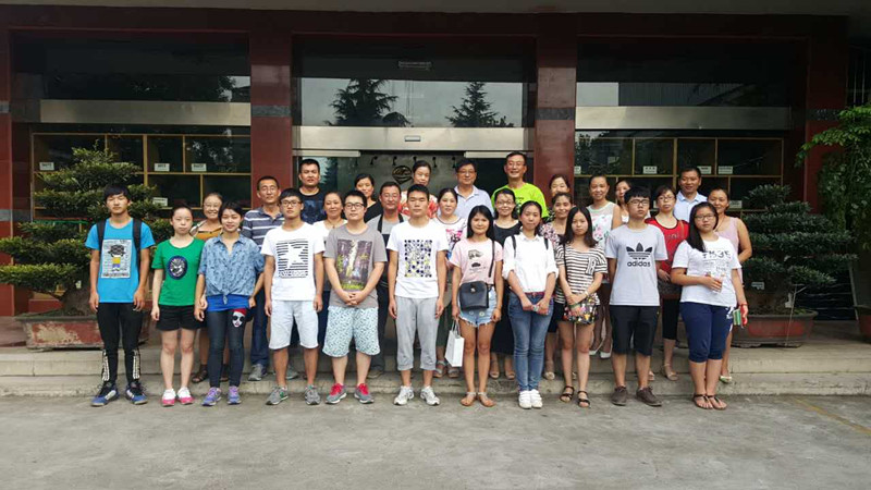 點(diǎn)點(diǎn)愛心，溫暖真情--2015年寶業(yè)（集團(tuán)）公司“愛心助學(xué)”活動(dòng)報(bào)道